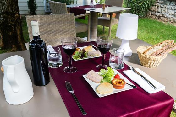 Logis Hotel Grangier Saint-Sozy Esterno foto